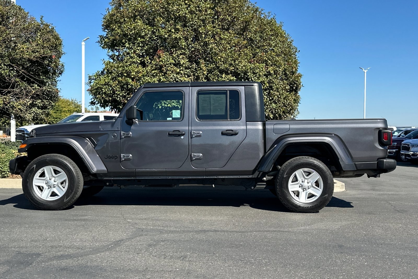 View vehicle photo 7