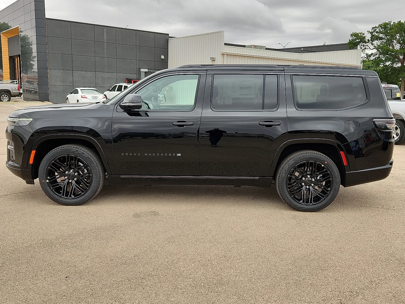 New 2026 High Gloss Black  Paint Jeep LIMITED RESERVE 4X4 image 2