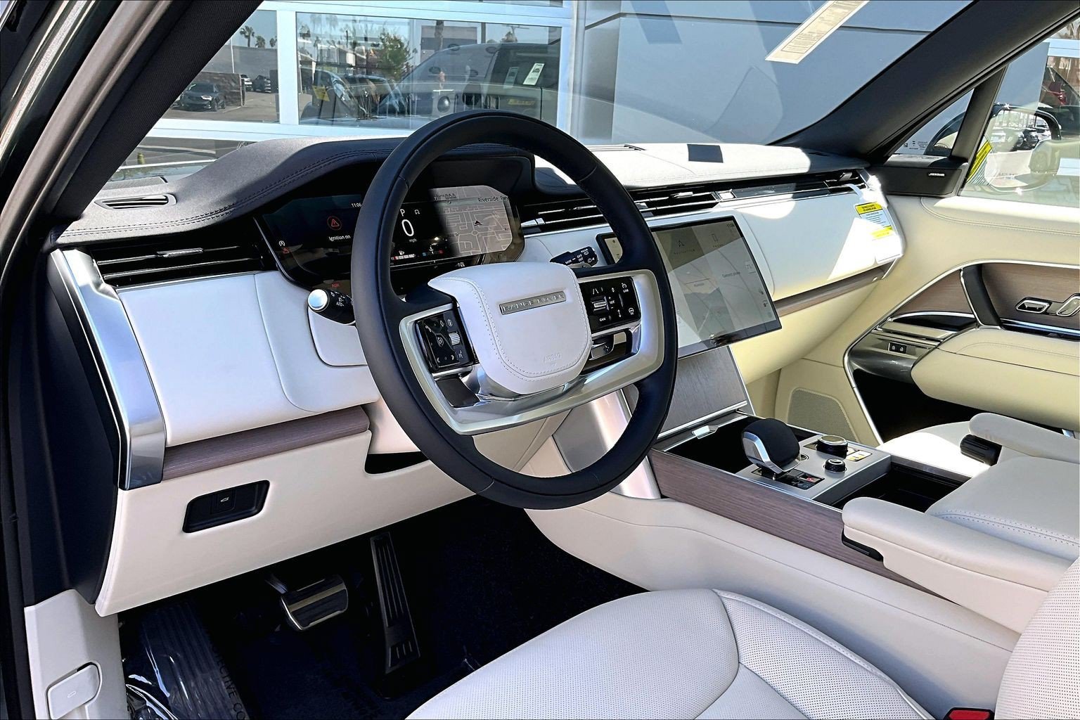 New 2027 Belgravia Green Land Rover SE image 5
