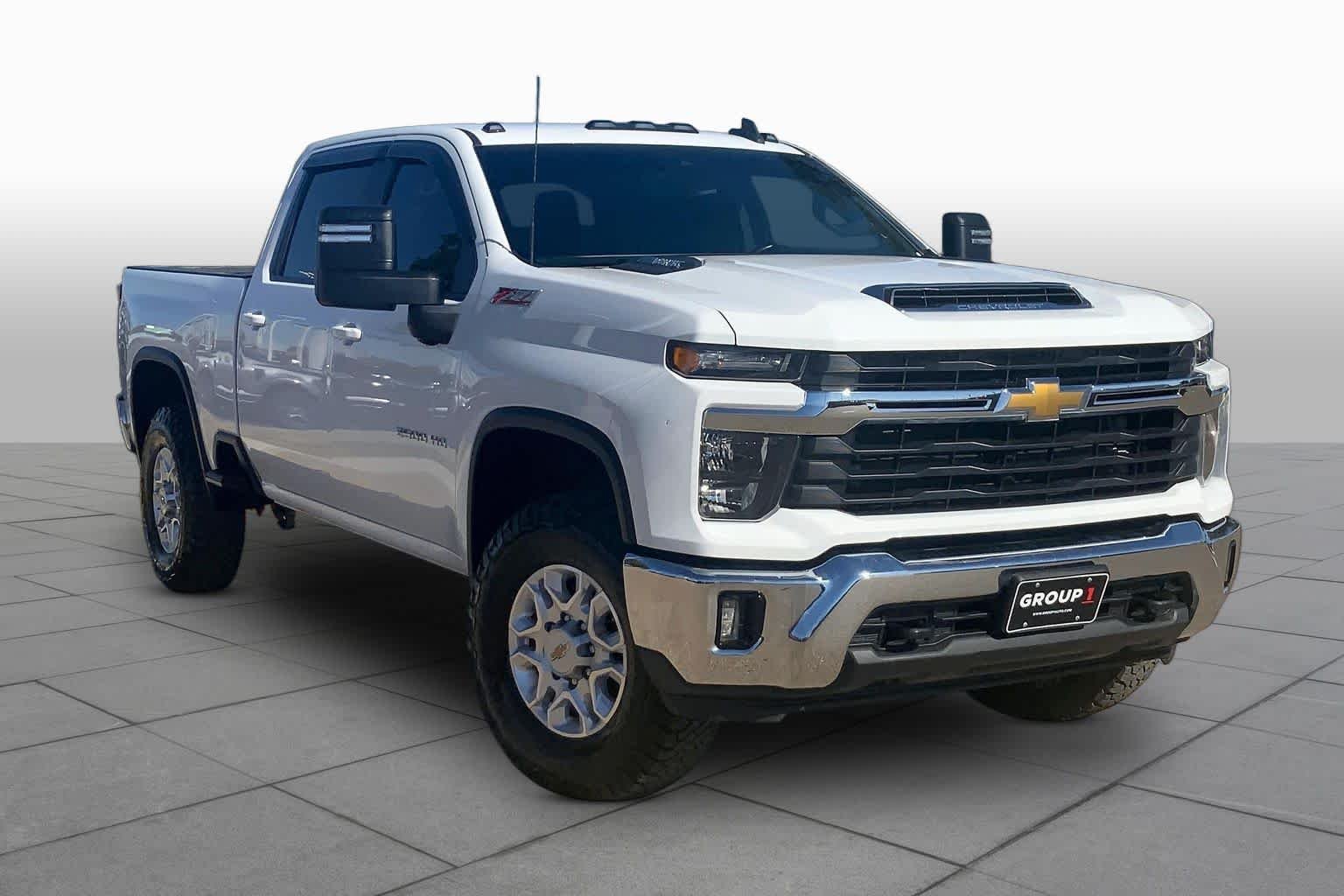 Used 2024 Summit White Chevrolet LT image 3
