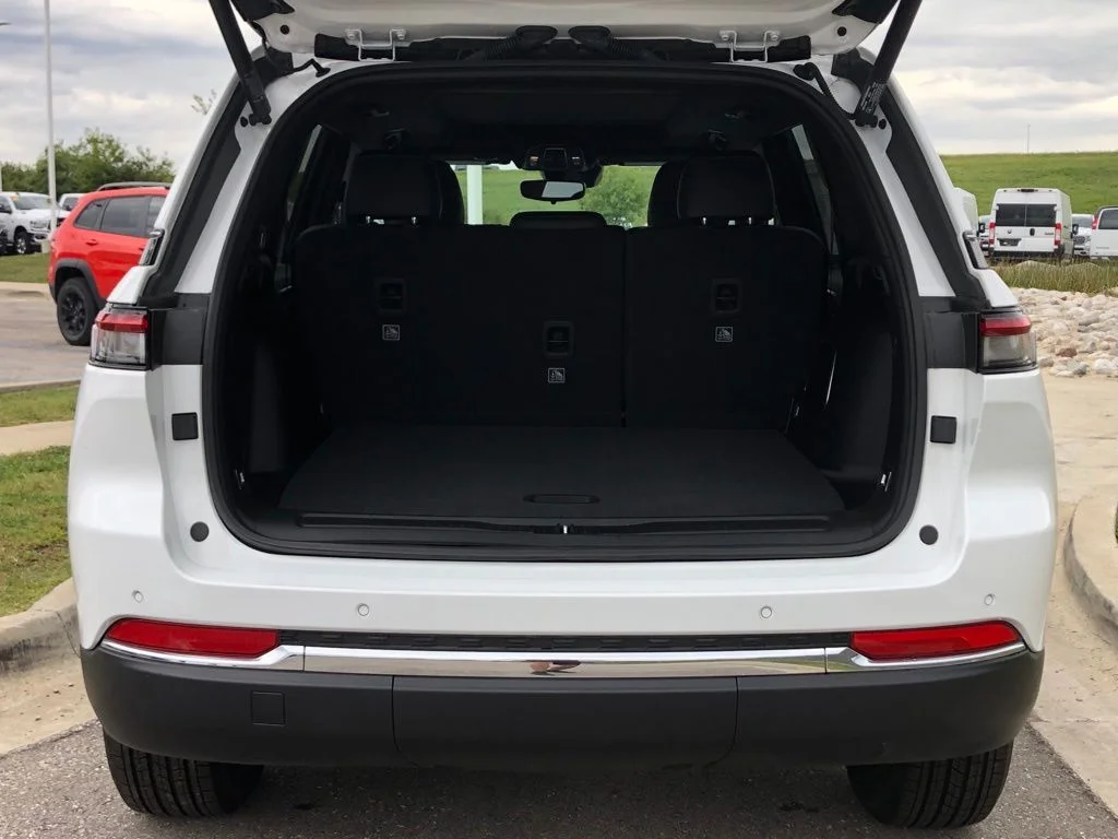 New 2024 White Jeep 4xe image 31