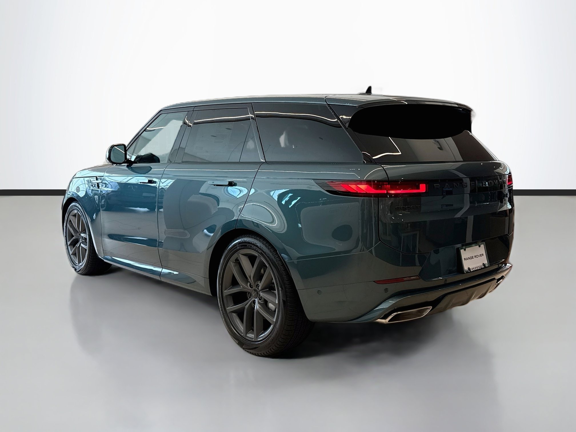 New 2026 Giola Green Land Rover Dynamic SE image 3