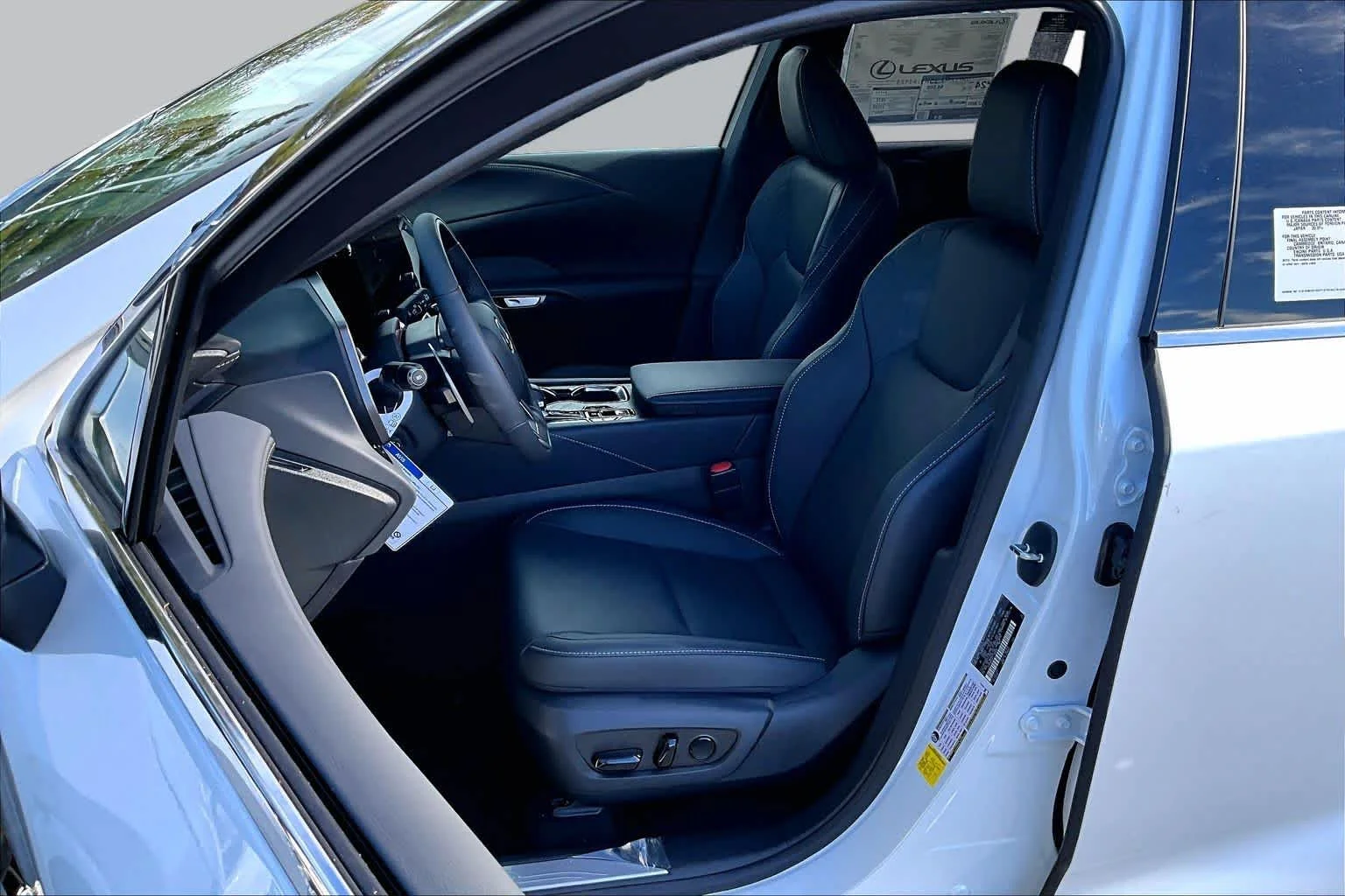 New 2026 Eminent White Pearl Lexus PREMIUM PLUS image 9