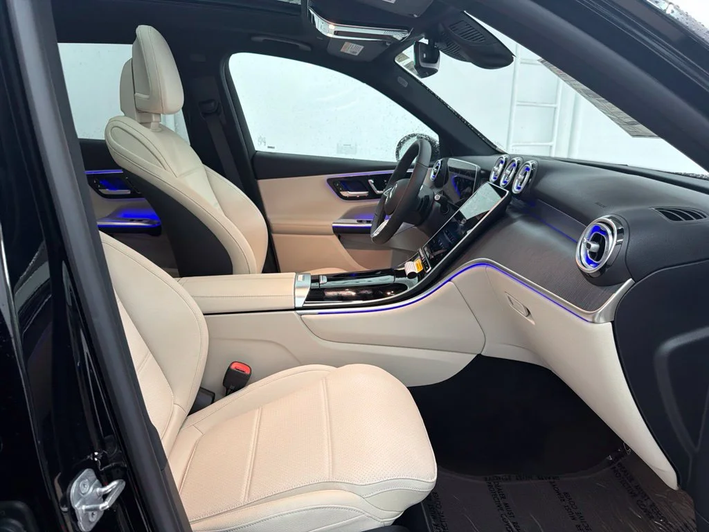 New 2027 Black Mercedes-Benz GLC 300 image 28