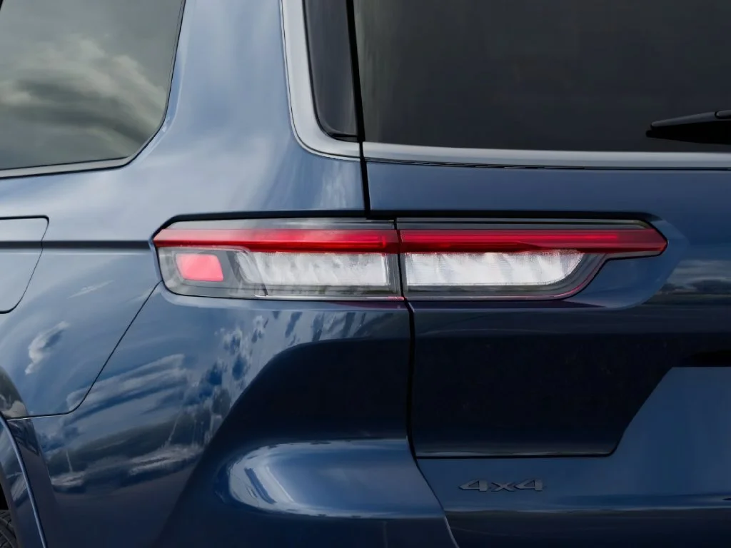 New 2027 Fathom Blue Pearl-Coat Paint Jeep Limited Reserve image 9
