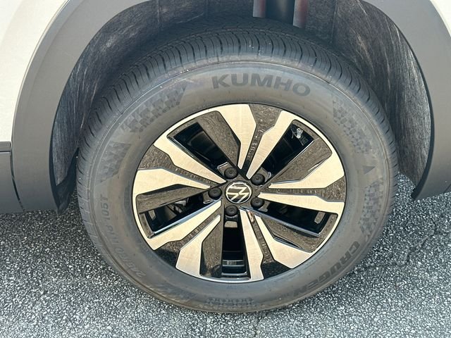 New 2026 White Volkswagen SE image 18