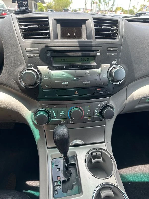 Used 2011  Toyota Base V6 image 20