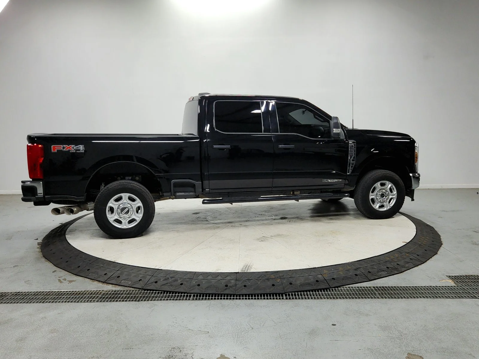 Used 2025 Black Ford XLT image 9