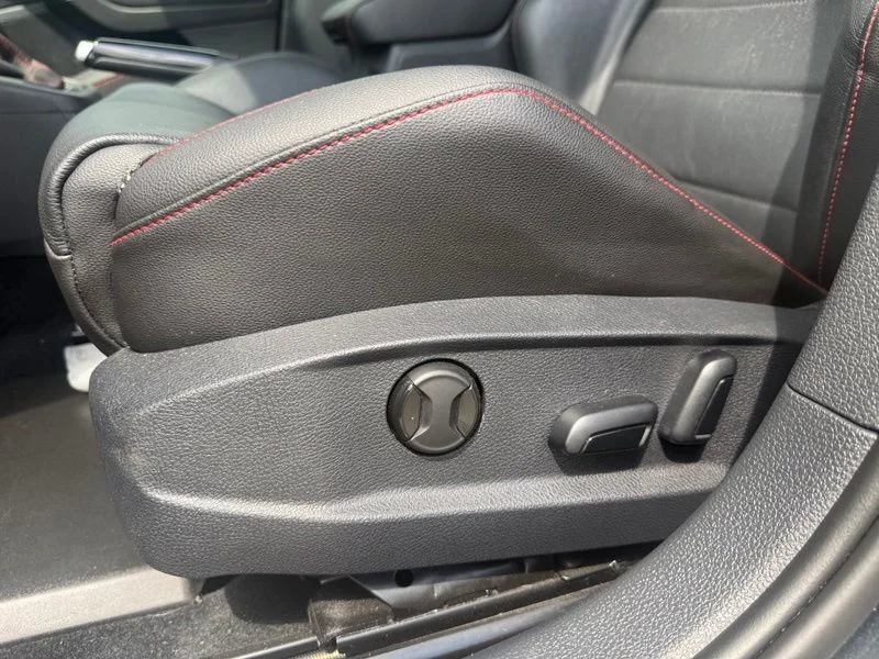 Used 2017  Volkswagen Autobahn image 4