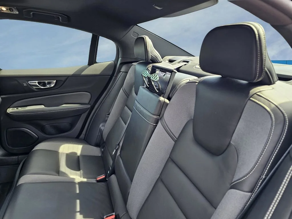 Used 2020 Black Stone Volvo R-Design image 31