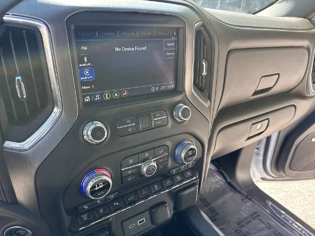 Used 2022 White GMC Denali image 20