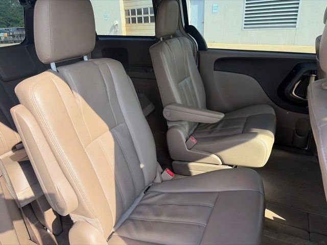 Used 2015 White Chrysler Touring image 17