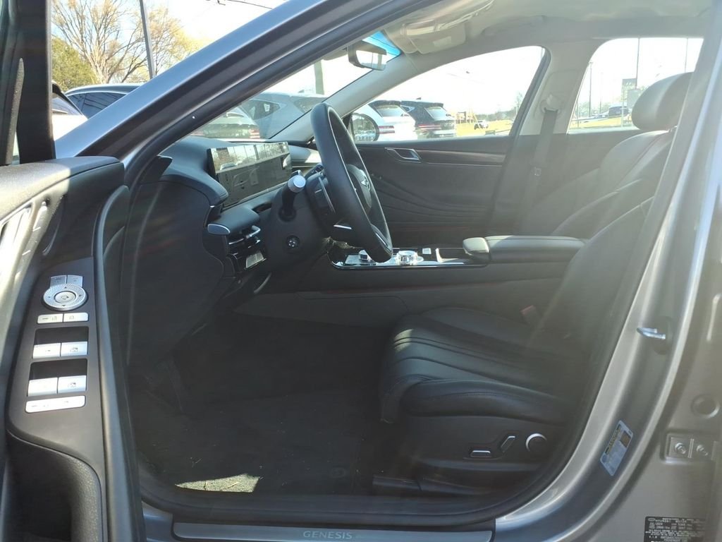 Used 2025 Silver Genesis 2.5T image 15