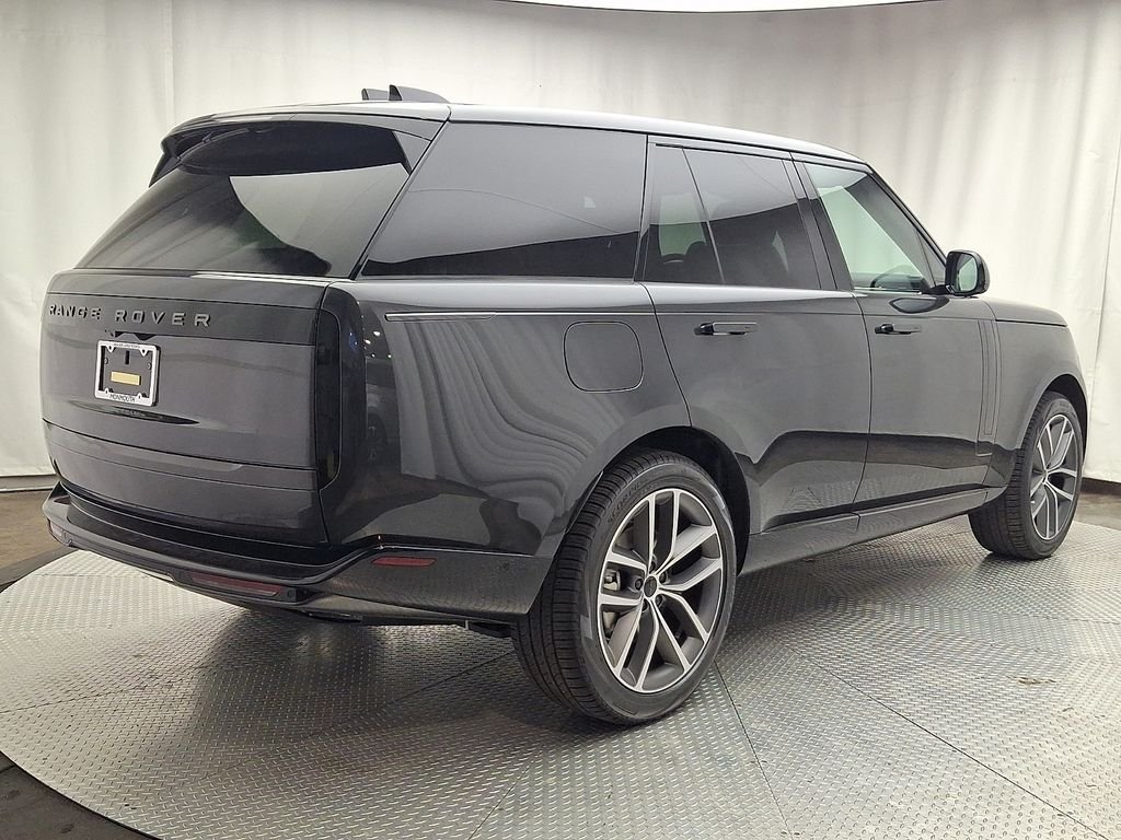 New 2026 Carpathian Grey Land Rover SE image 3