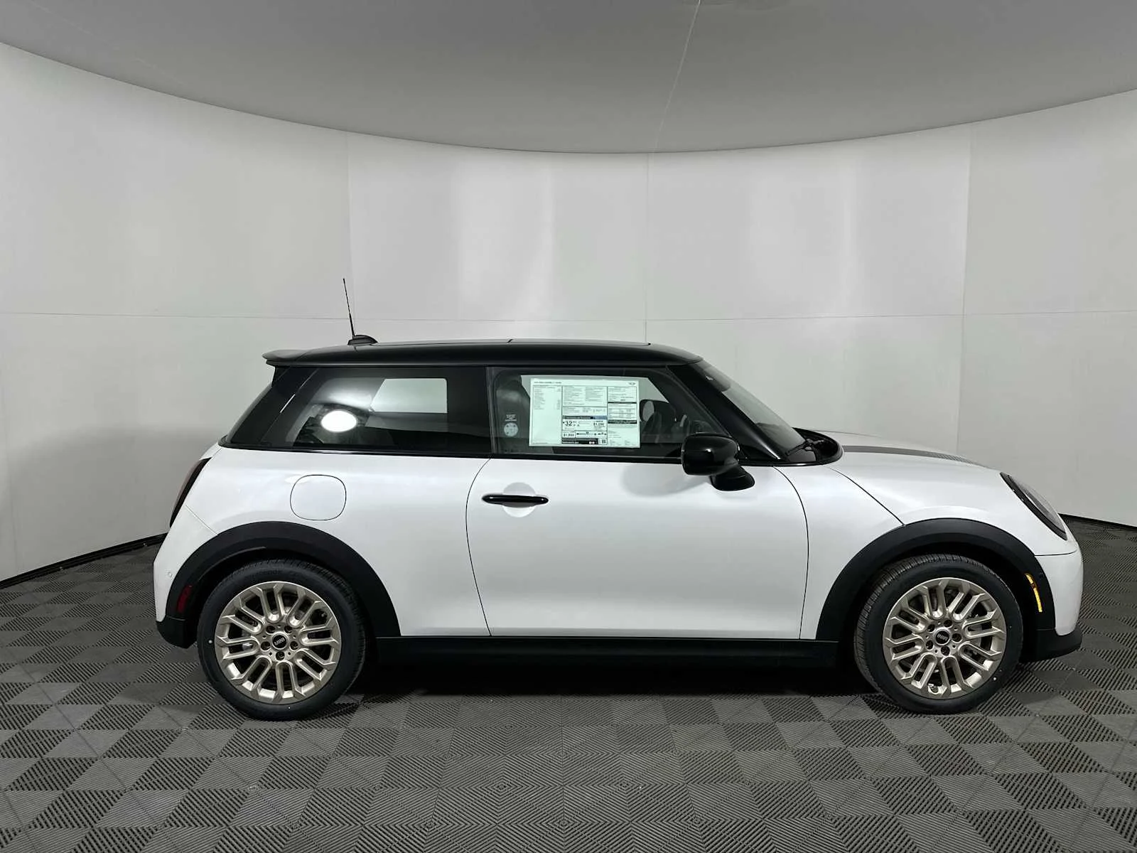 New 2026 Nanuq White Metallic MINI Signature Plus image 8