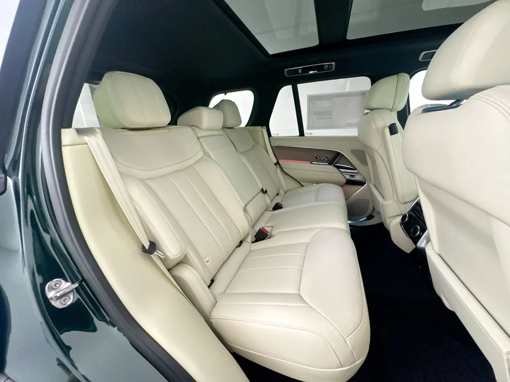 New 2026 British Racing Green Land Rover SE image 28