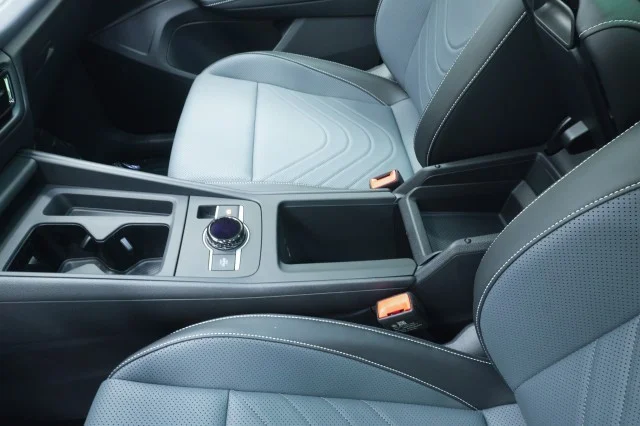 New 2026 Pure White Volkswagen 2.0T SE image 30