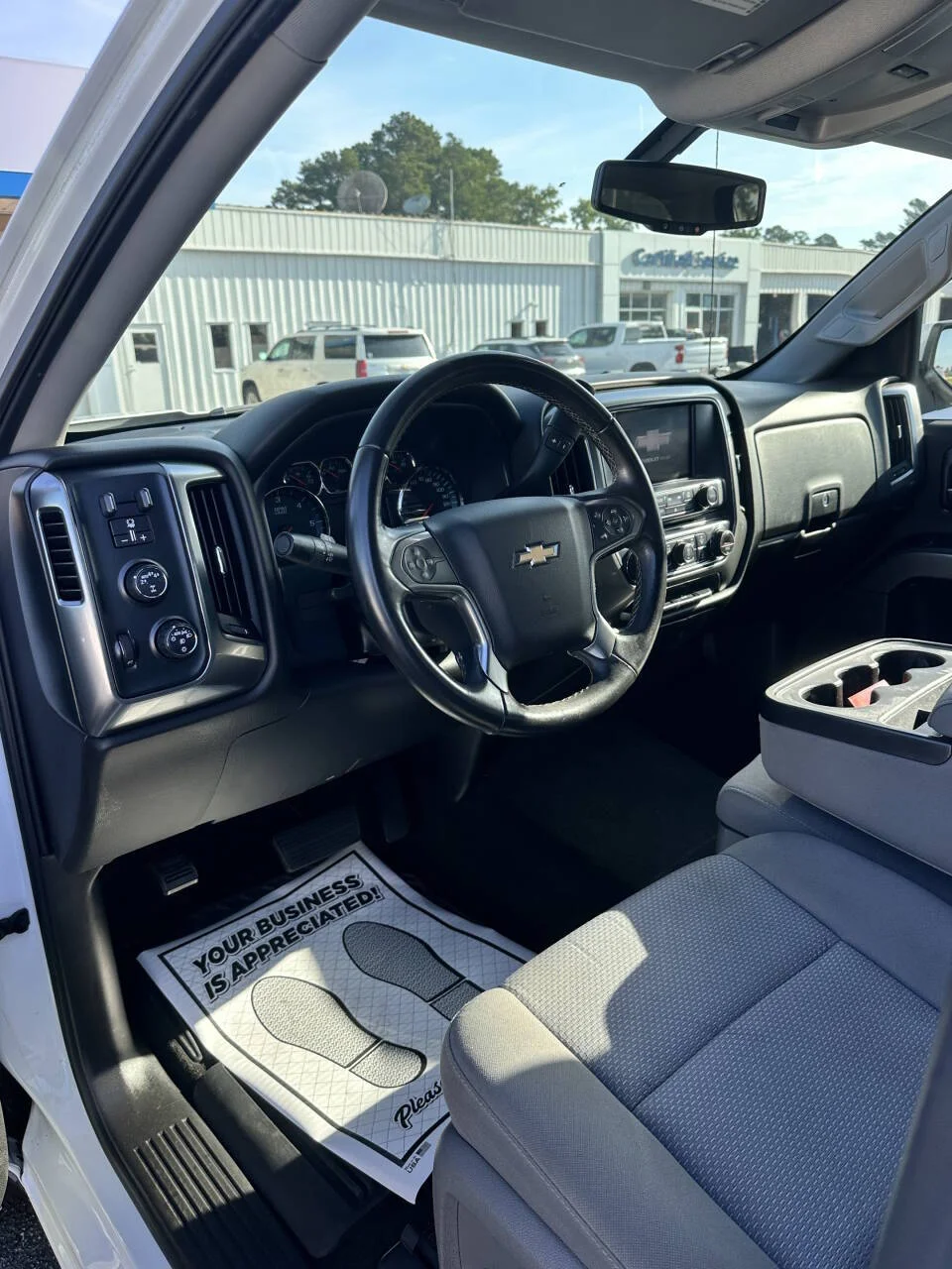 Used 2017 White Chevrolet LT 4x4 4dr Crew Cab 5.8 ft. SB image 3