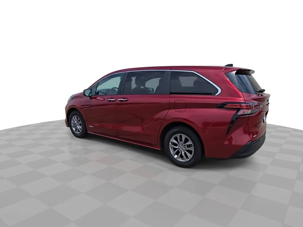 Used 2021 Red Toyota XLE image 6