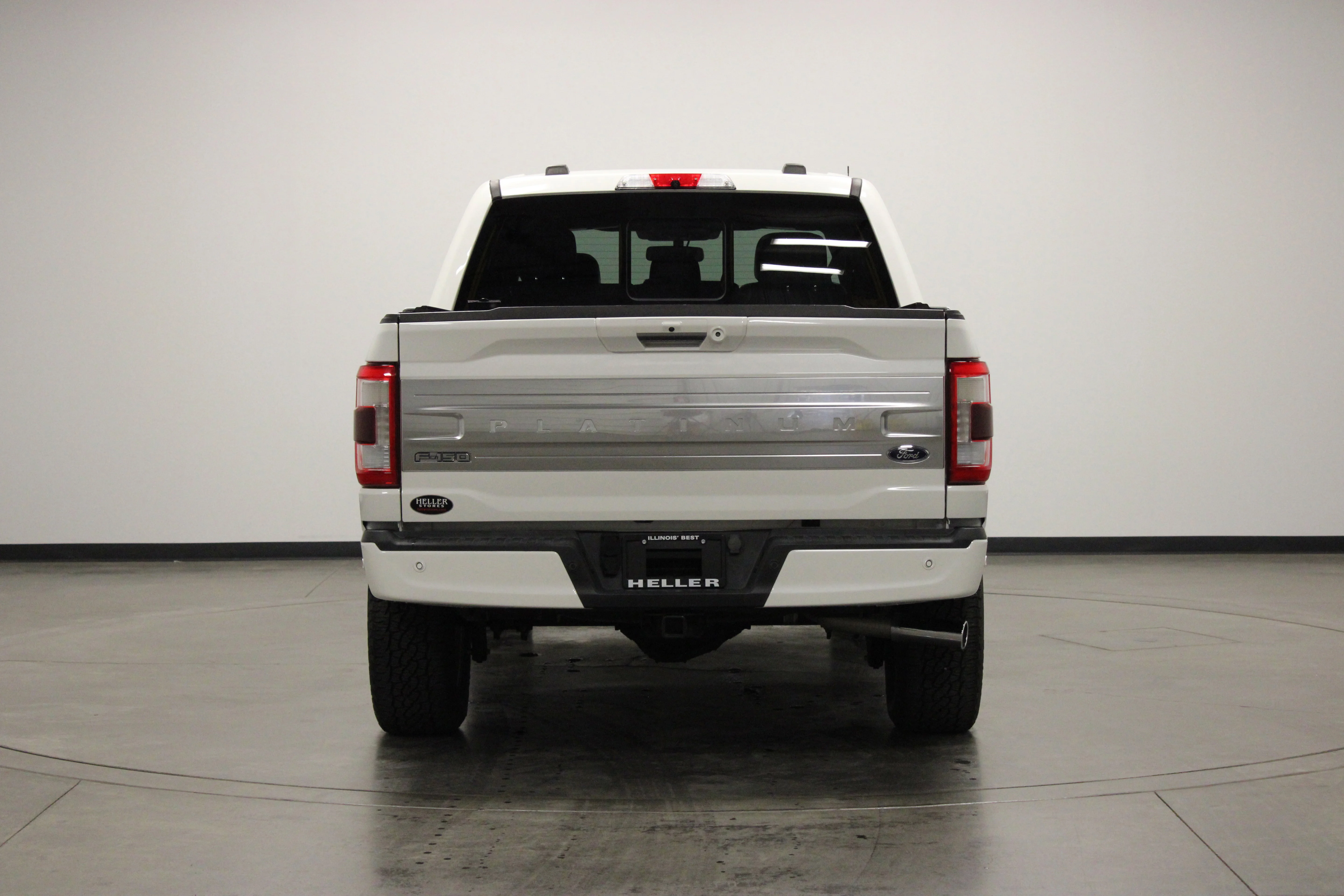 Used 2022 Star White Metallic Tri-Coat Ford Platinum image 7