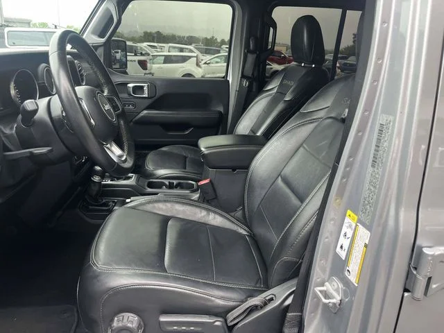 Used 2018 Silver Jeep Unlimited Sahara image 19