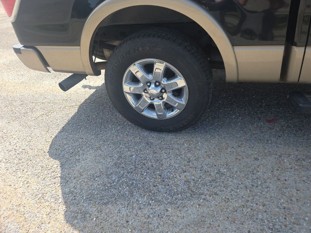 Used 2013 Black Ford Lariat image 19