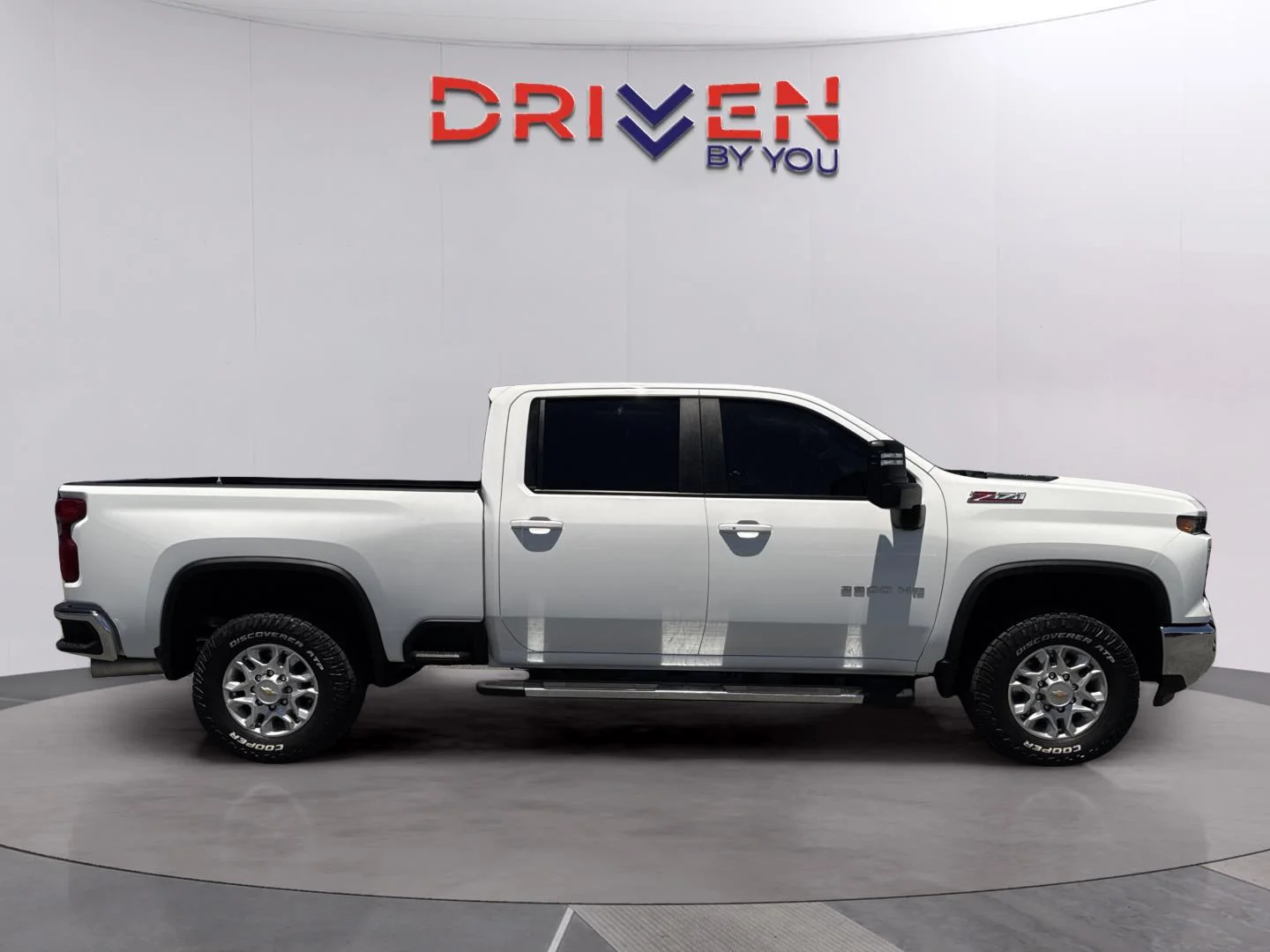 Used 2025 Summit White Chevrolet LT image 6