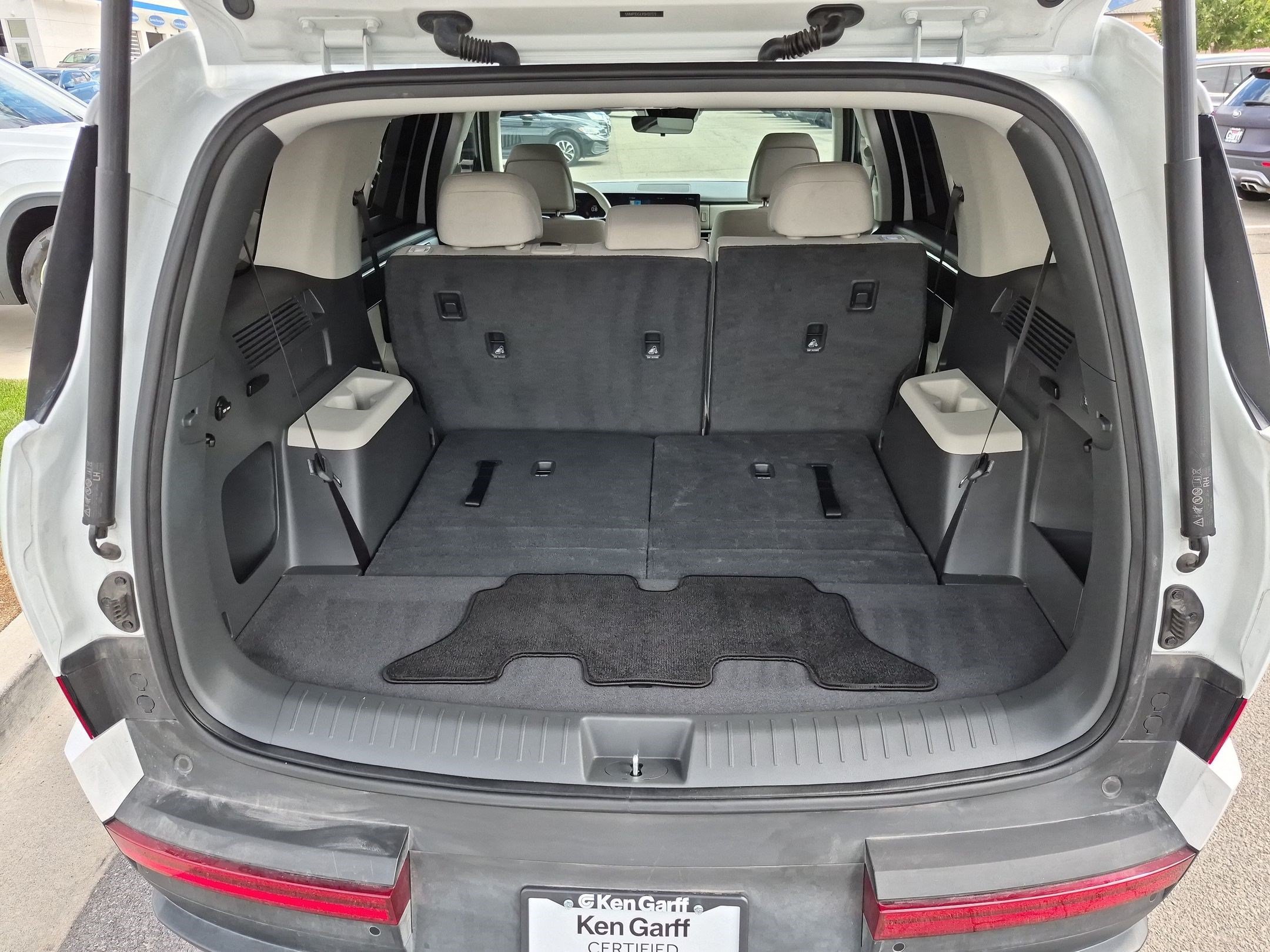 Used 2025 Serenity White Hyundai SE image 29
