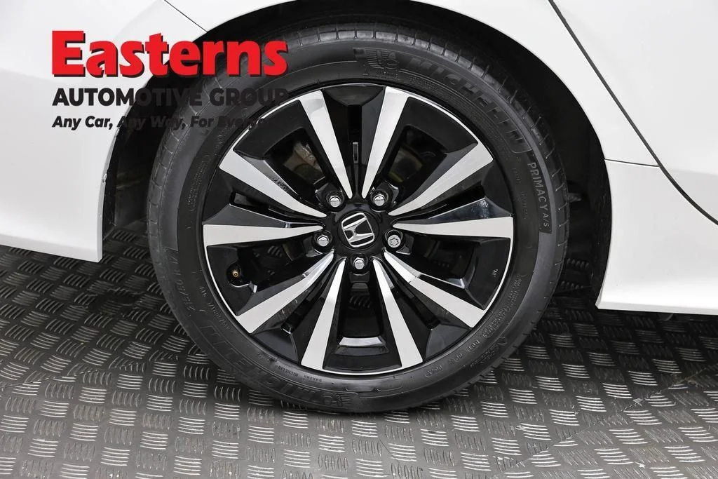 Used 2023 White Honda EX image 30