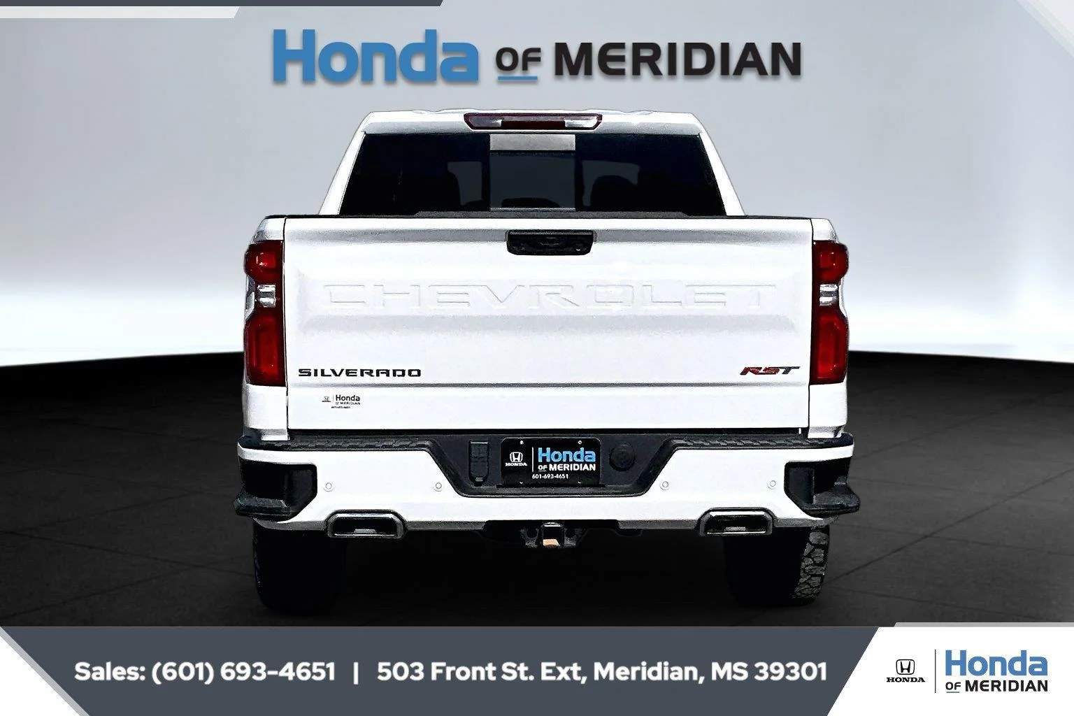 Used 2025 Summit White Chevrolet RST image 4