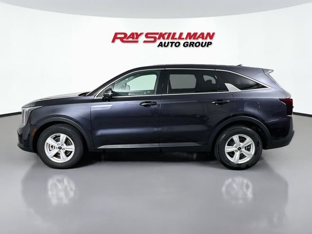 Used 2025  Kia LX image 4