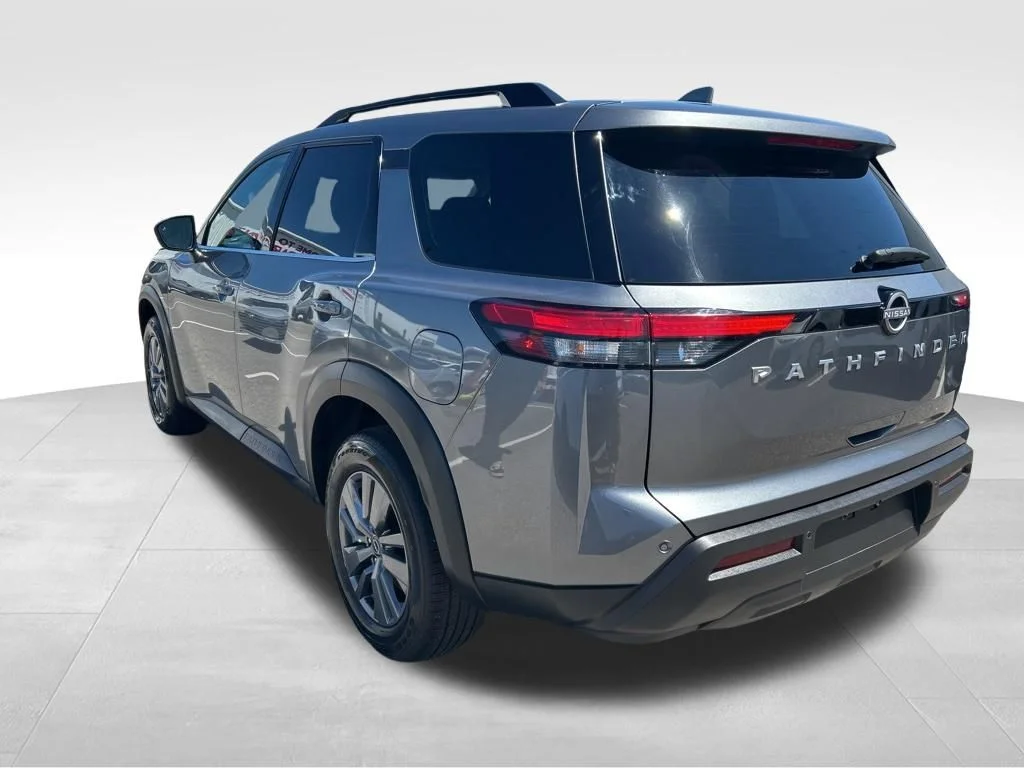 Used 2025 Gray Nissan SV image 4