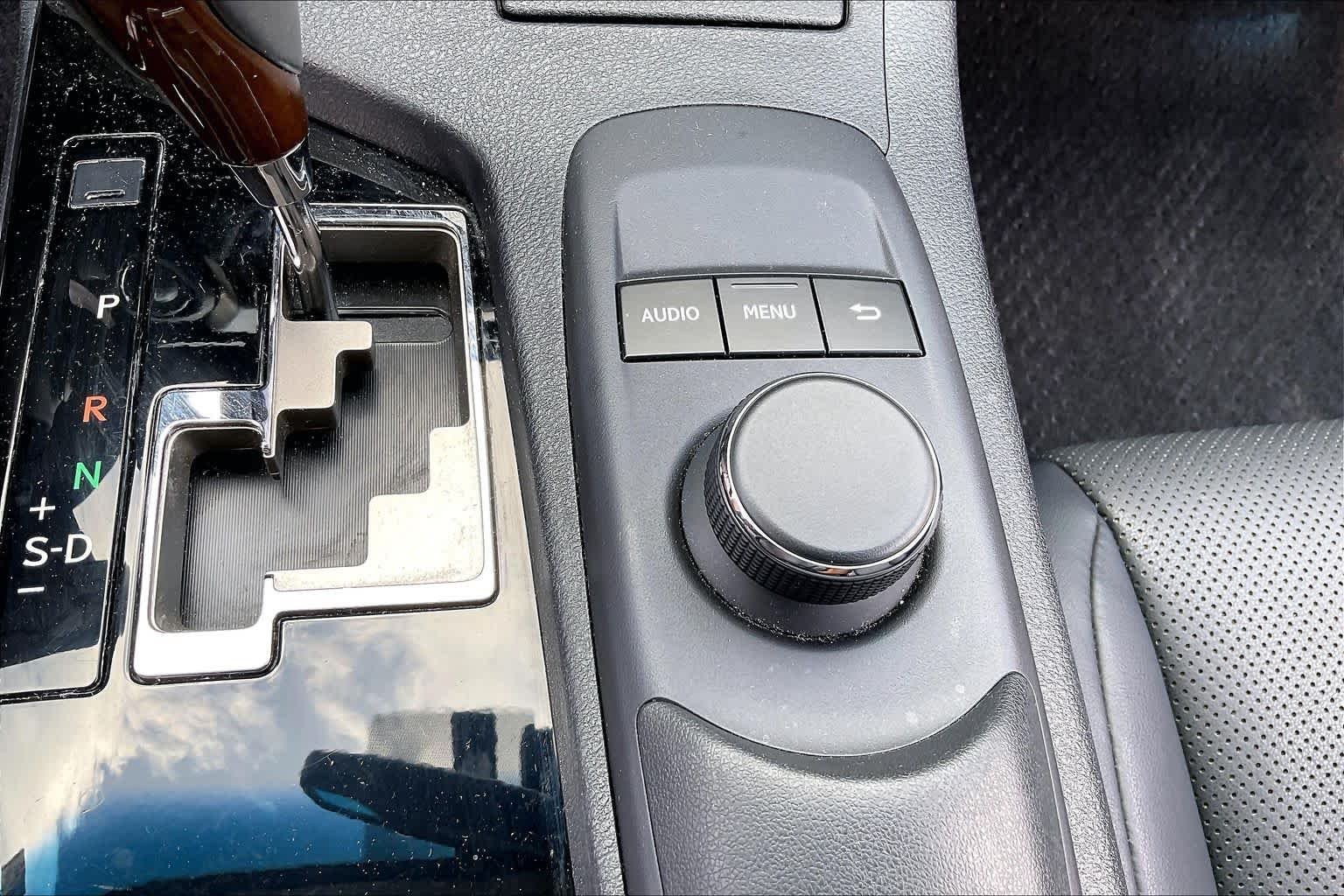 Used 2015 Atomic Silver Lexus  image 33