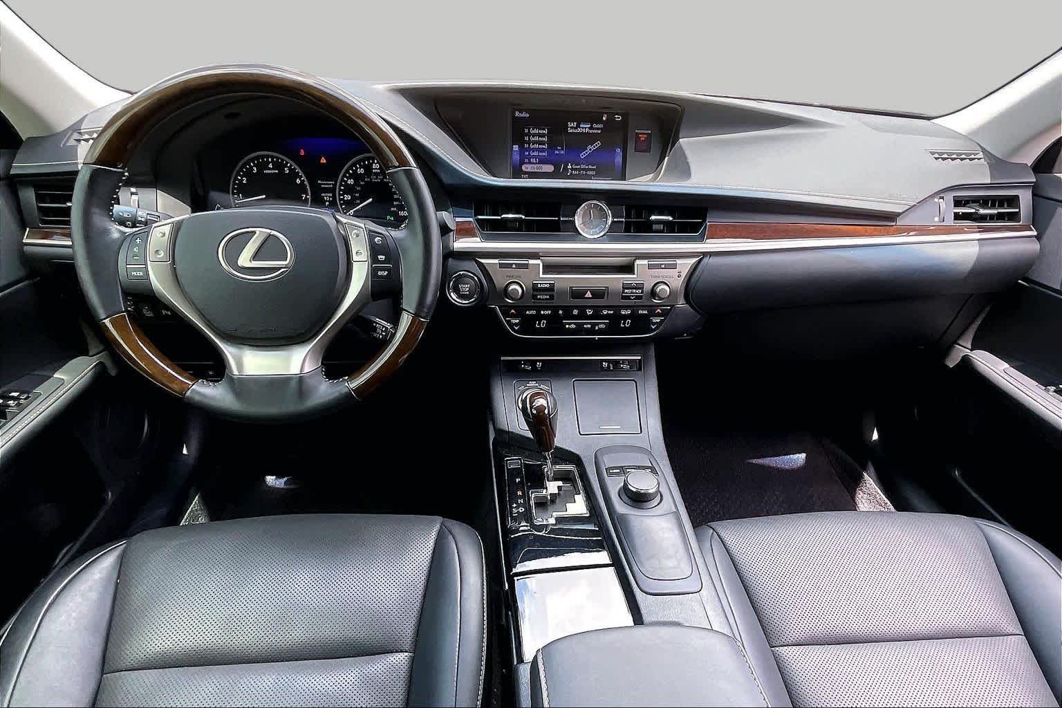 Used 2015 Atomic Silver Lexus  image 13