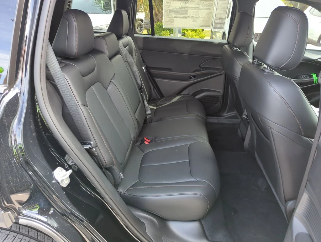 New 2026 Diamond Black Crystal Pearlcoat Jeep Limited image 31