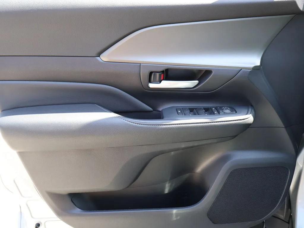 Used 2025 Silver Toyota XLE image 21