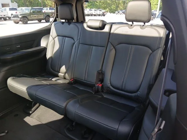 New 2026 Baltic-Gray Metallic Clear-Coat Exterior Paint Jeep Limited Altitude image 18