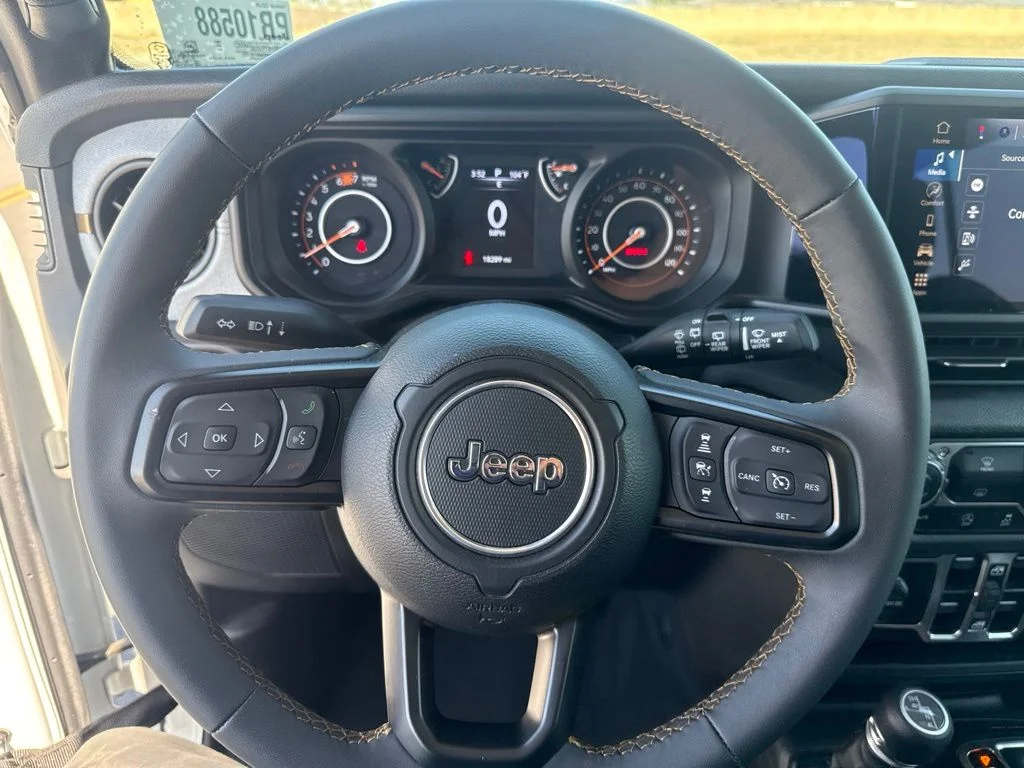 Used 2025 White Jeep Sport S image 13