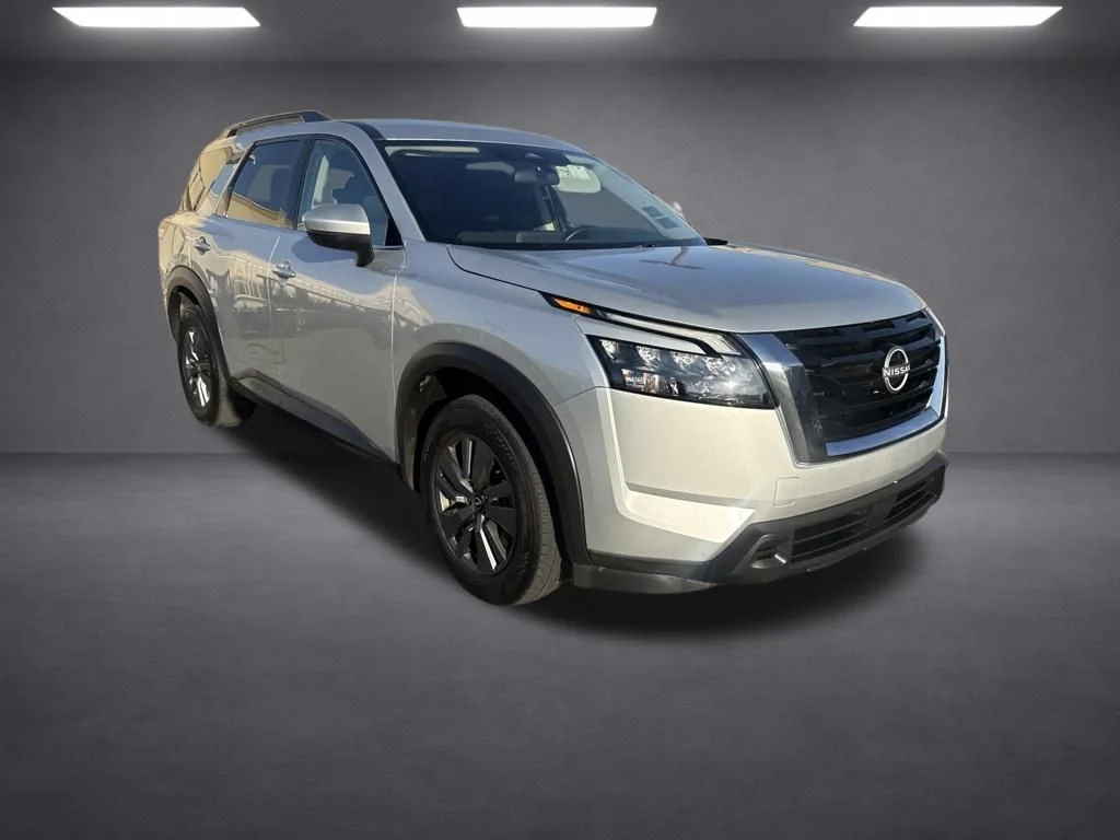 Used 2025 Silver Nissan SV image 11