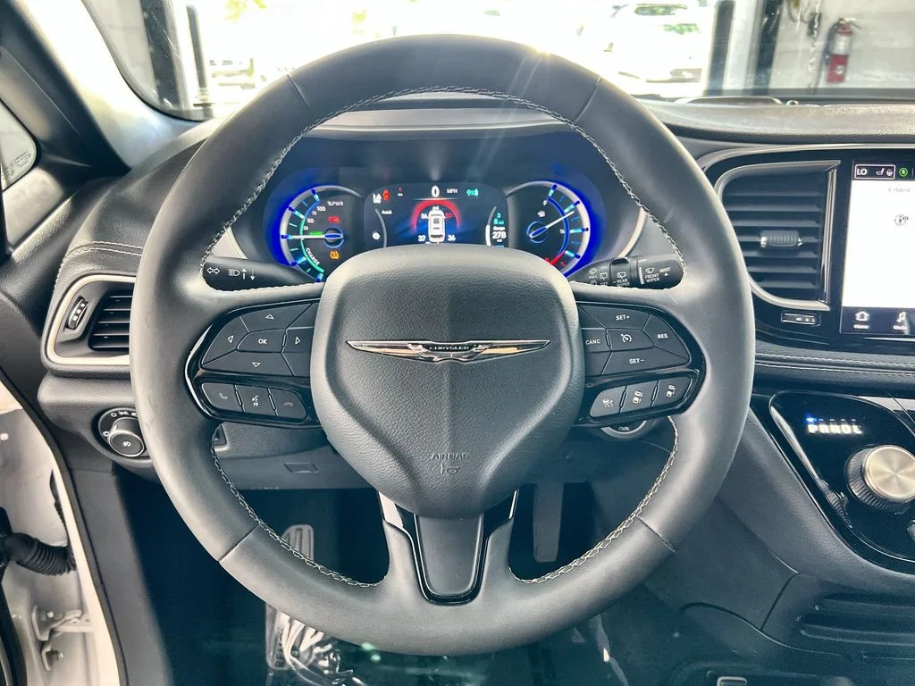 Used 2024 White Chrysler Select S Appearance image 11