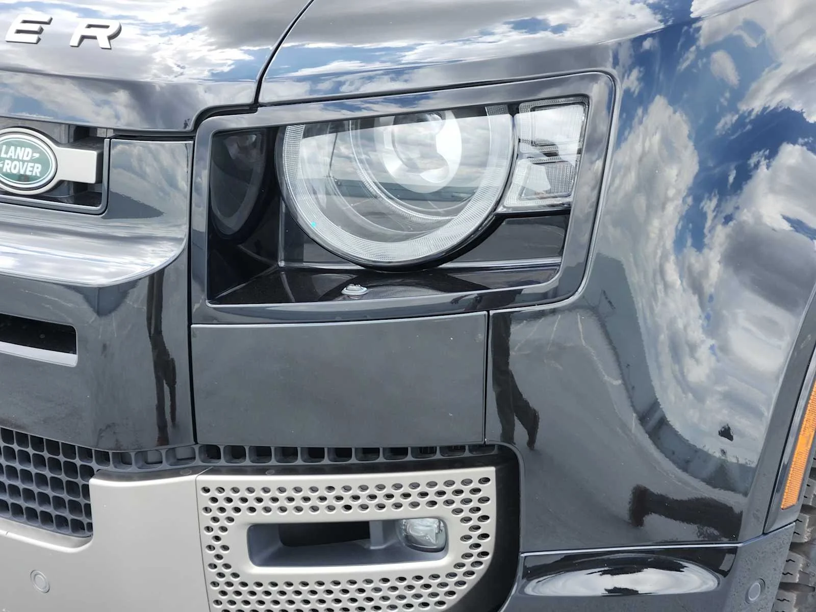Certified Used 2025 Santorini Black Metallic Land Rover X-Dynamic SE image 8