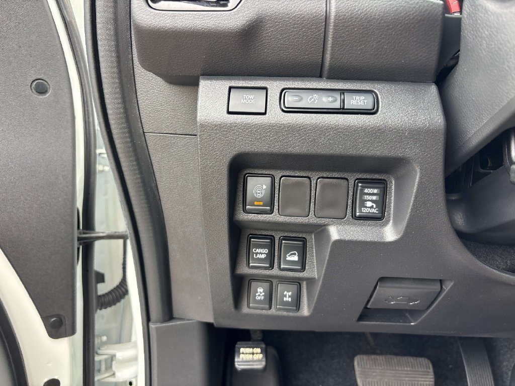 Used 2025 White Nissan PRO-4X image 22