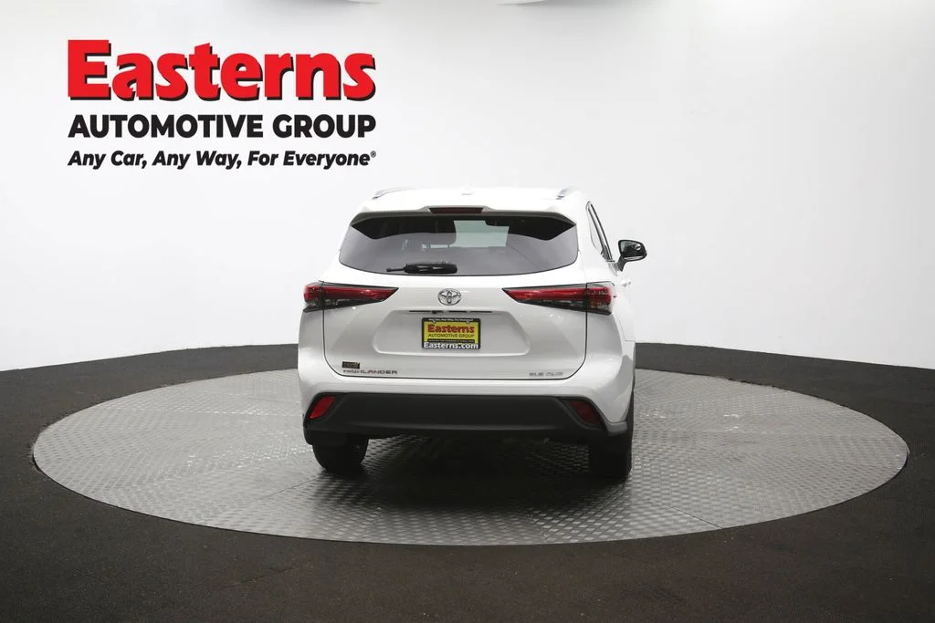 Used 2021 White Toyota XLE image 39