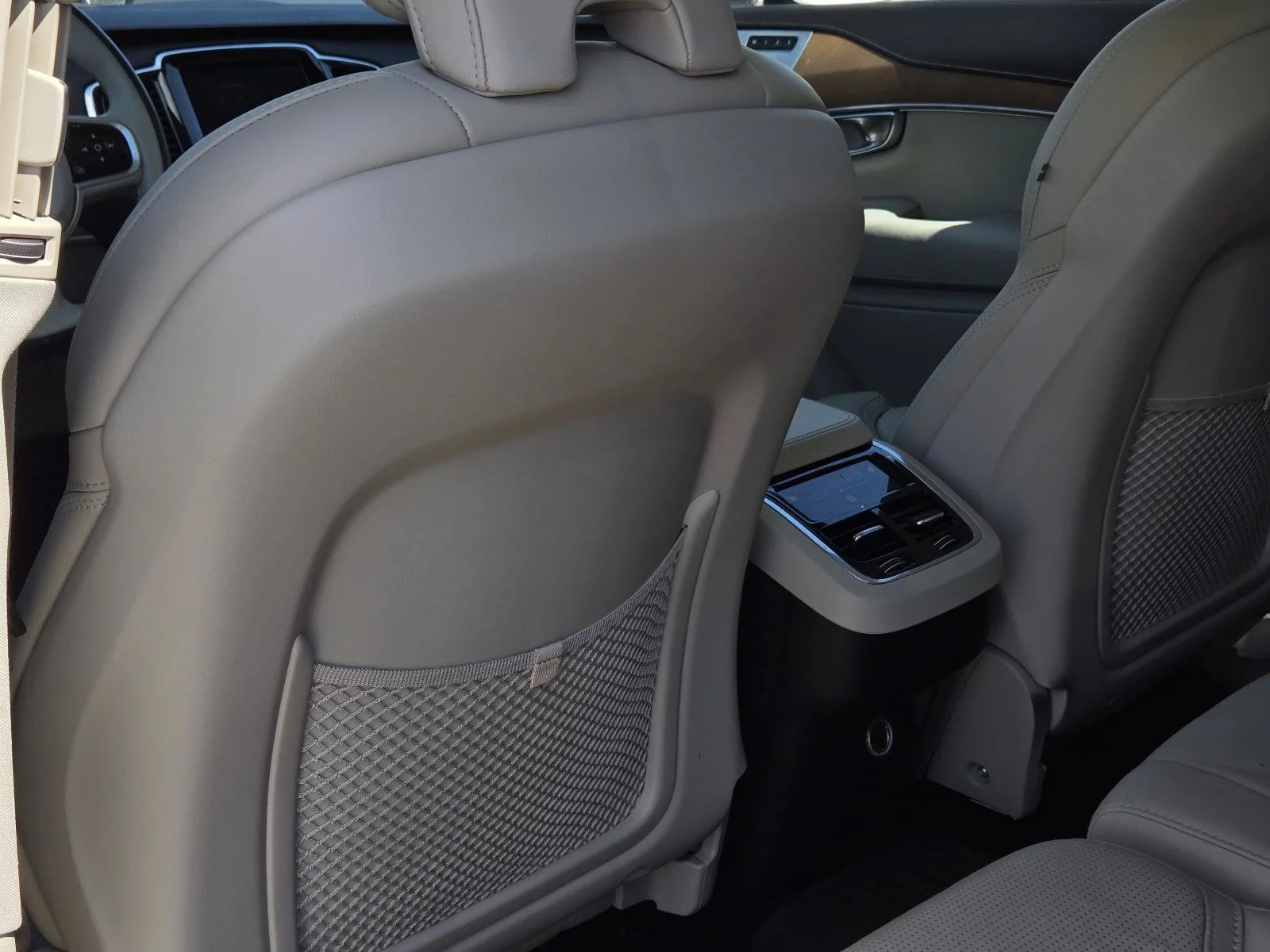 Used 2019 Crystal White Pearl Volvo Inscription image 33