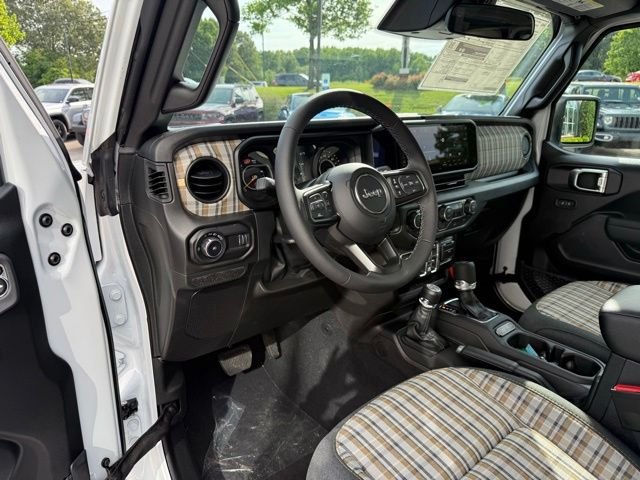 New 2026 Bright White Clear-Coat Exterior Paint Jeep 85th Anniversary Edition image 13