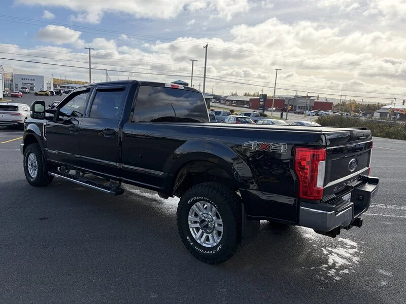 Used 2019 Black Ford Super Duty XLT image 4