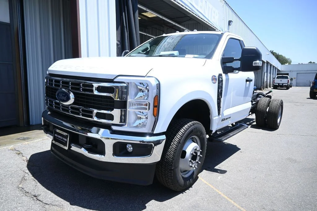 2025 Ford F-350 XL 4x4 Regular Cab 169-In DRW's photo