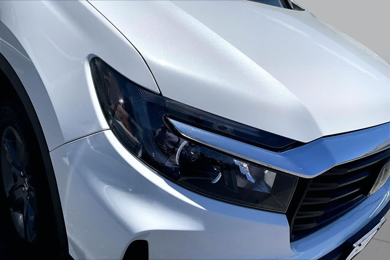 Used 2023 Platinum White Pearl Honda RTL image 25