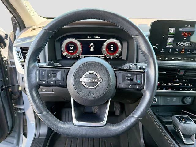 Used 2022 Gray Nissan Platinum image 12