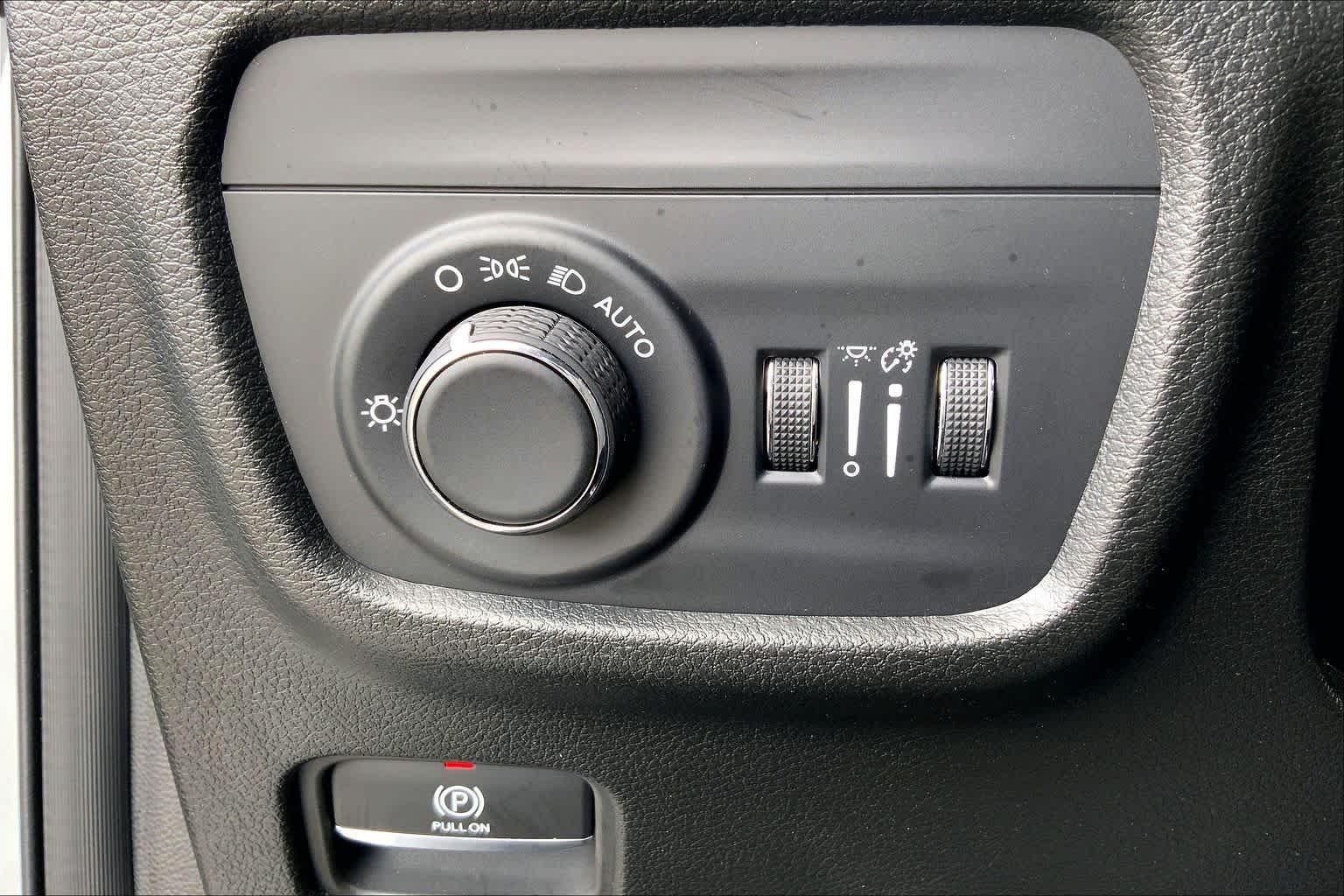 Used 2025 Silver Zynith Jeep Altitude X image 32